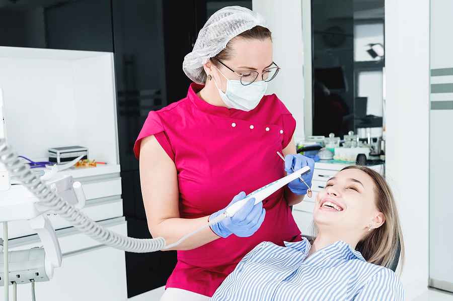 Intraoral Cameras and Their Benefits in Dental Treatments